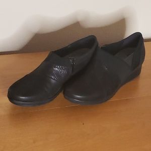 Black Clarks loafers w/ black suede detailing